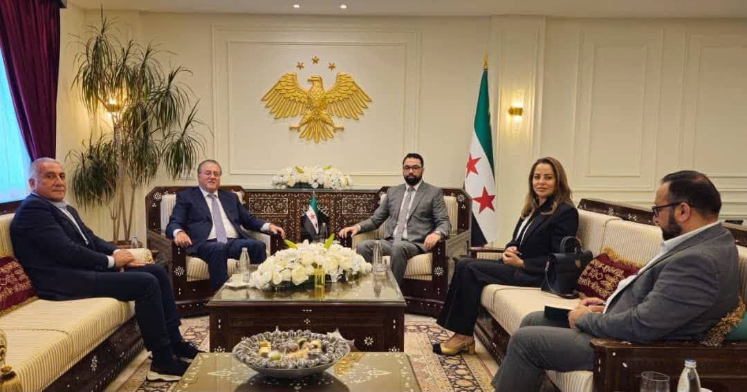 سفارة سورية في لبنان تستقبل وفداً اقتصادياً لبحث تعزيز الشراكة بين القطاعين الخاصين